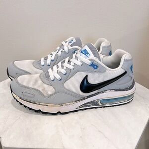 🔥Nike Men's Gray and White Sneakers🔥